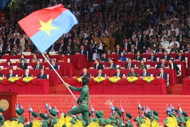 Cérémonie solennelle de célébration nationale, défilé militaire et parade pour le 50e anniversaire de la Libération du Sud et de la Réunification du pays (30/04/1975 - 30/04/2025), ce matin (30 avril) à Hô Chi Minh-Ville. Photo : VNA.