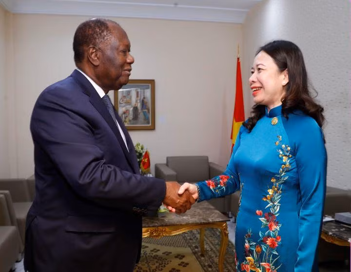 La Vice-Présidente vietnamienne et le Président ivoirien, Alassane Ouattara. Photo : Ministère vietnamien des Affaires estrangères. La Vice-Présidente vietnamienne et le Président ivoirien, Alassane Ouattara. Photo : Ministère vietnamien des Affaires estrangères.