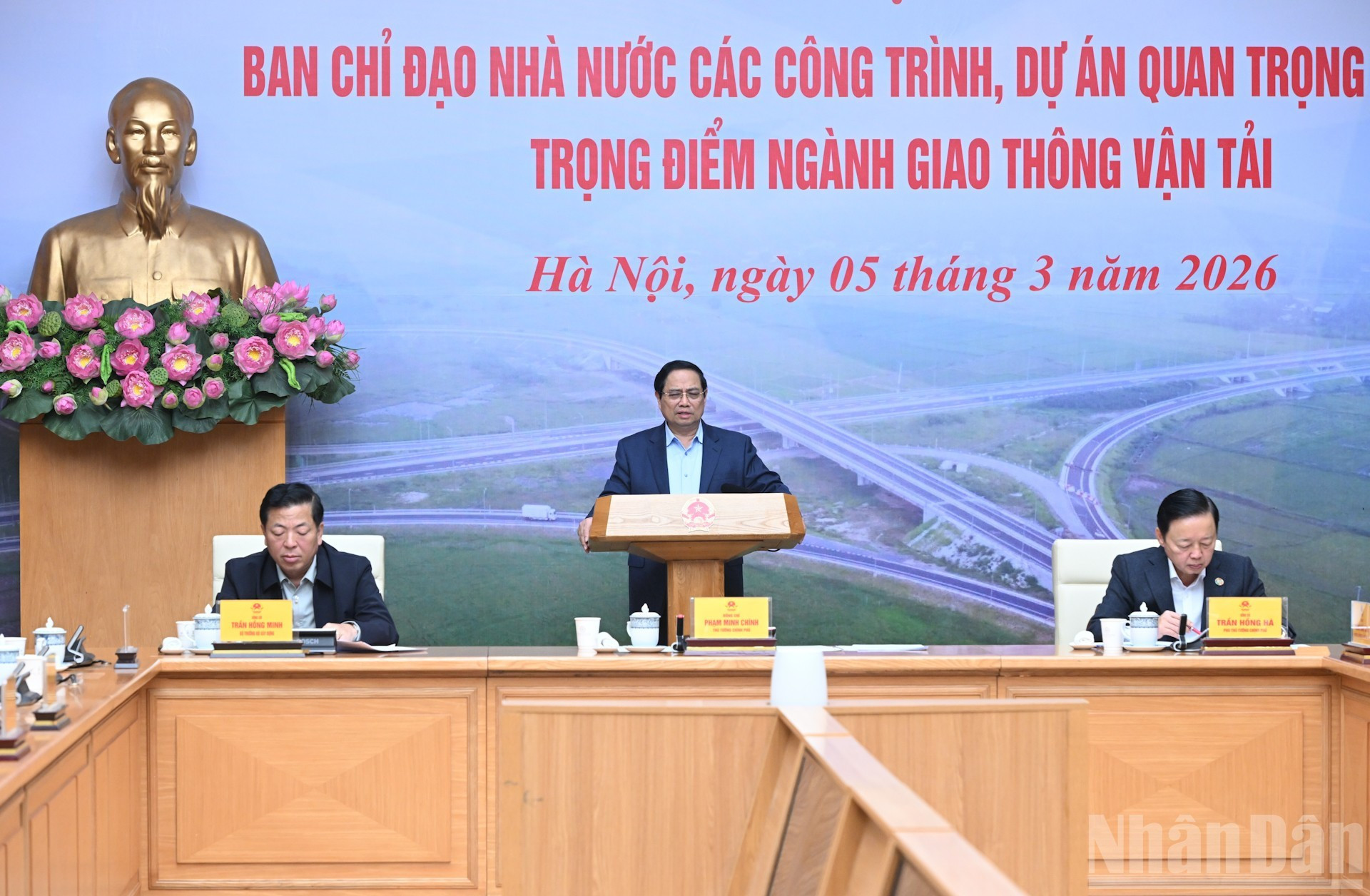 Le Premier ministre, Pham Minh Chinh, prononce son discours d'orientation lors de la session. Photo : NDEL.