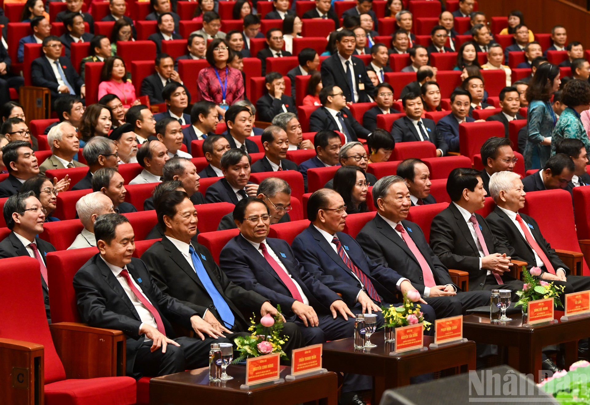 Les dirigeants et les anciens dirigeants du Parti et de l’État assistent au 18ᵉ Congrès de l’organisation du Parti de Hanoï, pour le mandat 2025-2030. Photo: NDEL image-12.jpg