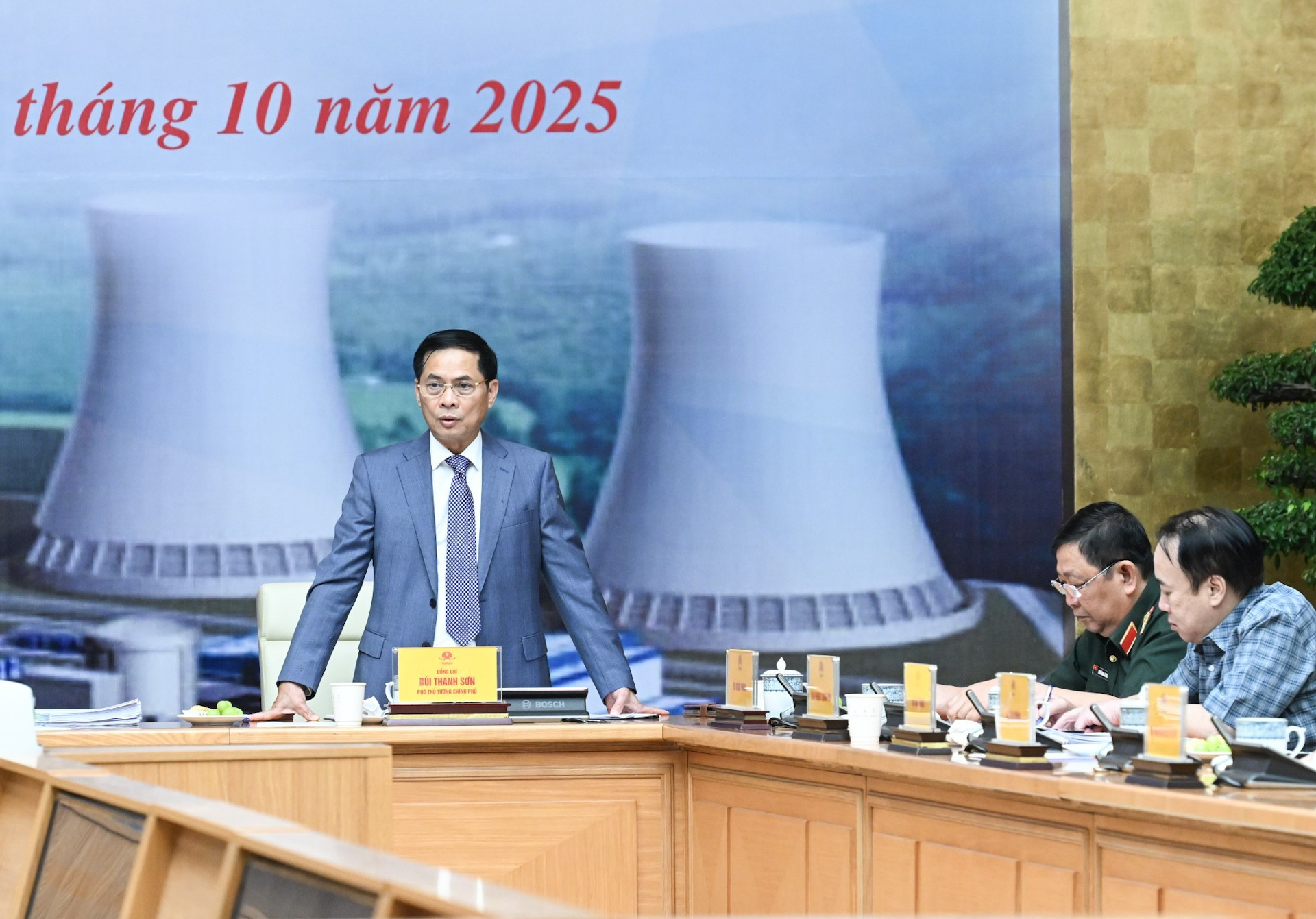 Le vice-Premier ministre Bui Thanh Son prend la parole lors de la réunion. Photo: NDEL image-4.jpg