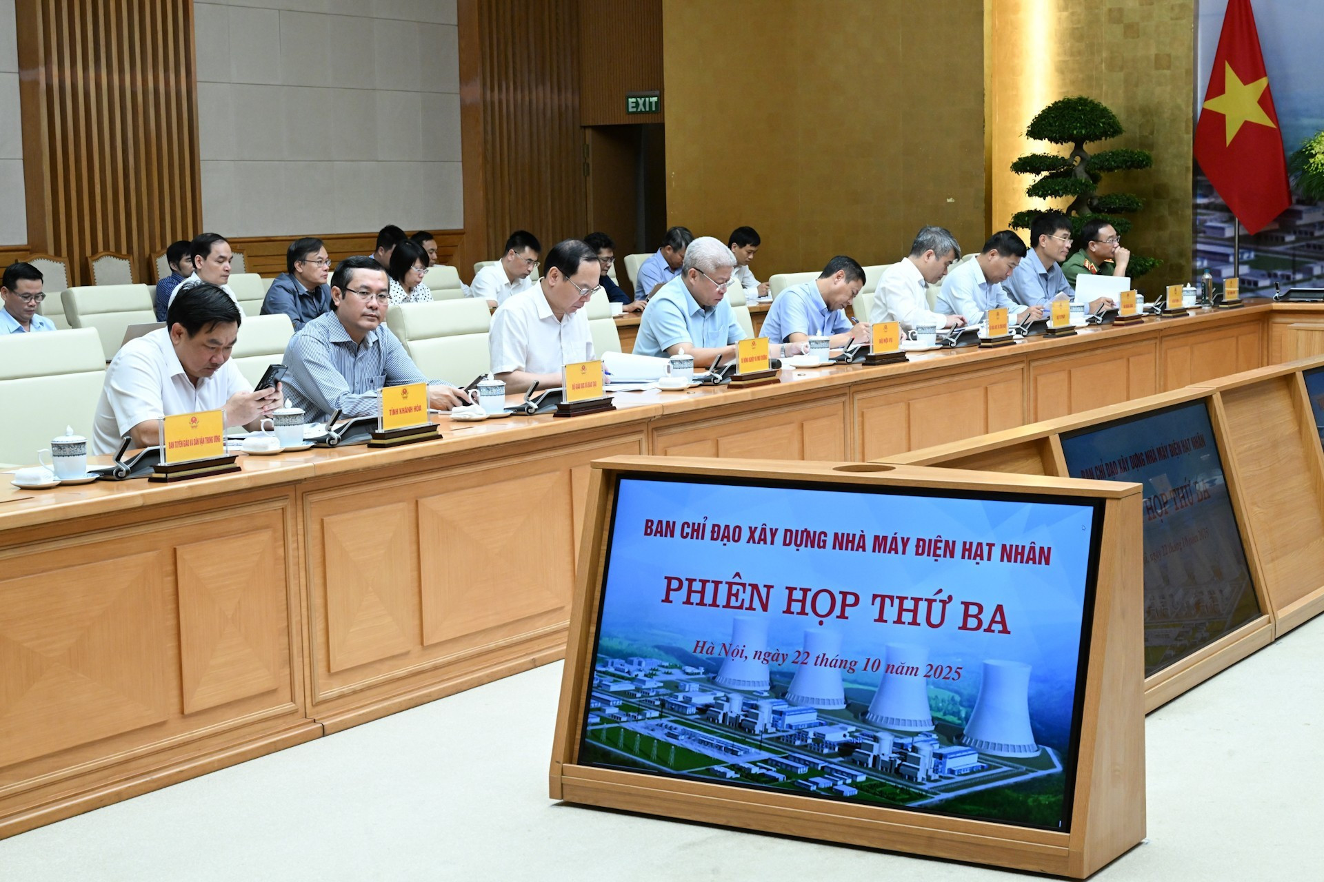 Les délégués participent à la troisième réunion du Comité de pilotage pour la construction de la centrale nucléaire. Photo: NDEL image-2.jpg