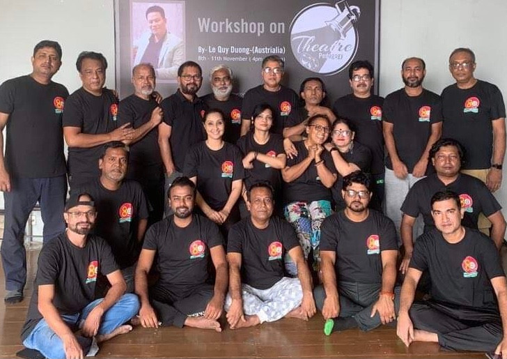 L'équipe des artistes bangladais. L'équipe des artistes bangladais.