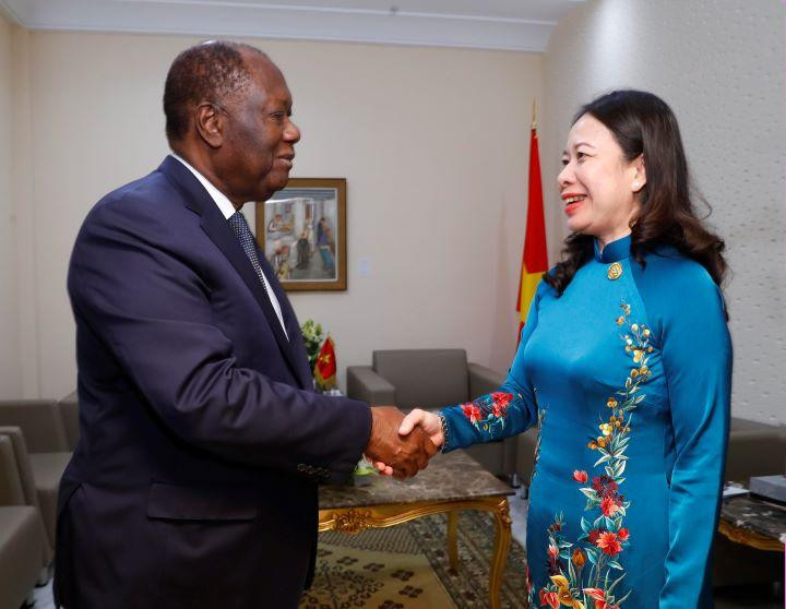 La Vice-Présidente vietnamienne et le Président ivoirien, Alassane Ouattara. Photo : Ministère vietnamien des Affaires estrangères. La Vice-Présidente vietnamienne et le Président ivoirien, Alassane Ouattara. Photo : Ministère vietnamien des Affaires estrangères.