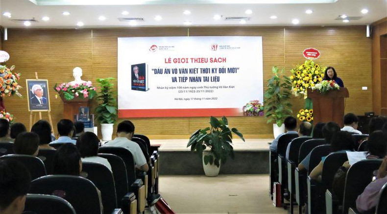 La présentation du livre « L’influence de Vo Van Kiêt à l’ère de Đổi mới ».