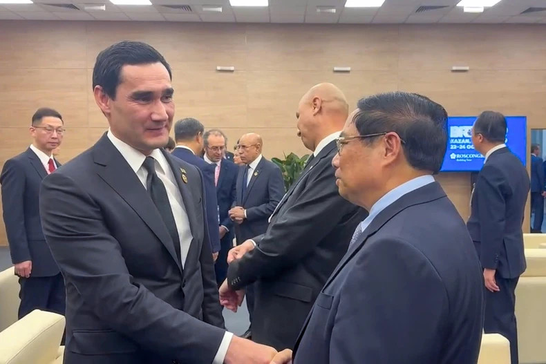 Le Premier ministre Pham Minh Chinh (droite) et le président du Turkménistan, Serdar Berdimuhamedow. Photo : Nhat Bac/VGP. Le Premier ministre Pham Minh Chinh (droite) et le président du Turkménistan, Serdar Berdimuhamedow. Photo : Nhat Bac/VGP.