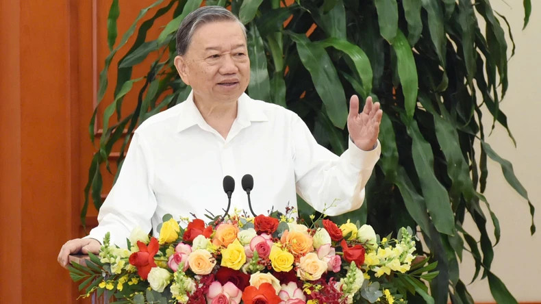 Le secrétaire général du Parti communiste du Vietnam (PCV), To Lam, prend la parole lors de la réunion.