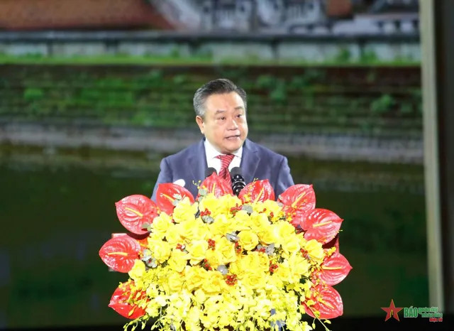 Le président de la ville de Hanoi, Tran Sy Thanh, prend la parole lors de la cérémonie. Le président de la ville de Hanoi, Tran Sy Thanh, prend la parole lors de la cérémonie.