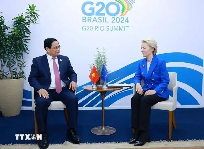 Le Premier ministre Pham Minh Chinh rencontre la présidente de la Commission européenne (CE), Ursula von der Leyen, à Rio de Janeiro, au Brésil, le 19 novembre. Photo : VNA. Le Premier ministre Pham Minh Chinh rencontre la présidente de la Commission européenne (CE), Ursula von der Leyen, à Rio de Janeiro, au Brésil, le 19 novembre. Photo : VNA.