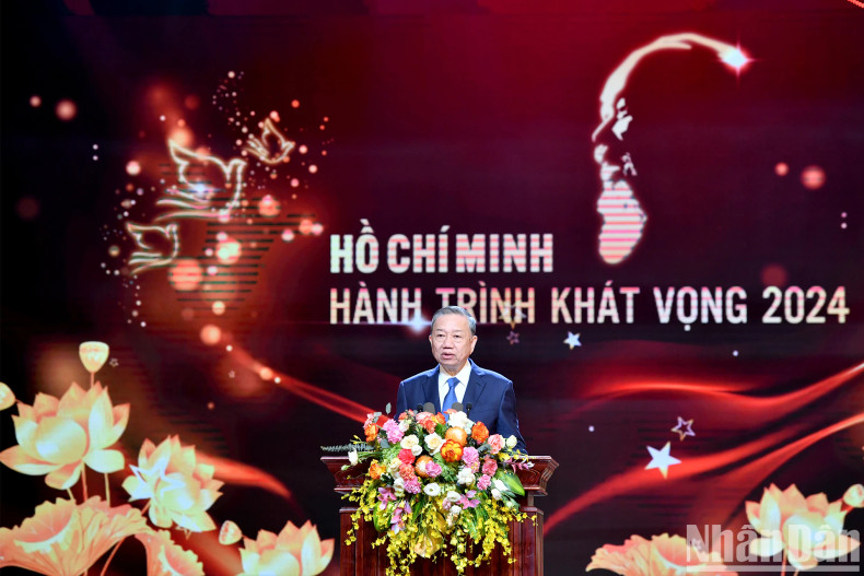 Le secrétaire général du Parti, To Lam, prend la parole lors de l'événement.