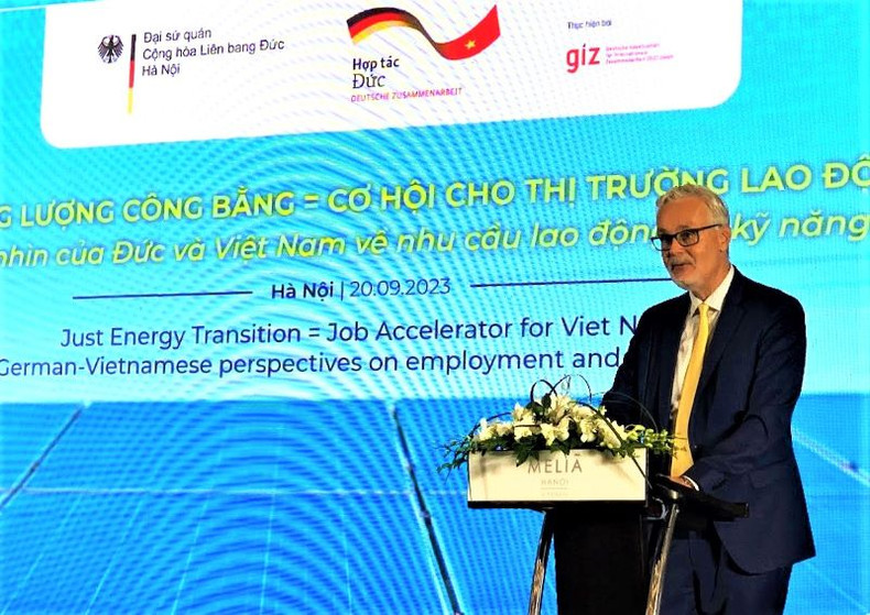 Le Dr. Guido Hildner, ambassadeur de la République fédérale d’Allemagne au Vietnam, prend la parole lors du colloque. Photo : Linh Vi. Le Dr. Guido Hildner, ambassadeur de la République fédérale d’Allemagne au Vietnam, prend la parole lors du colloque. Photo : Linh Vi.