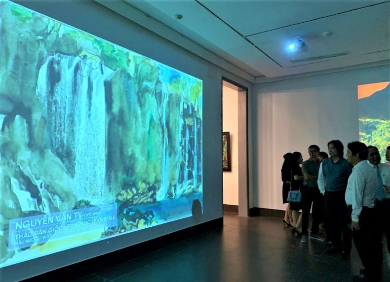 Exposition de certaines œuvres numériques avec la technologie cinemagraph. Photo : Linh Vi.