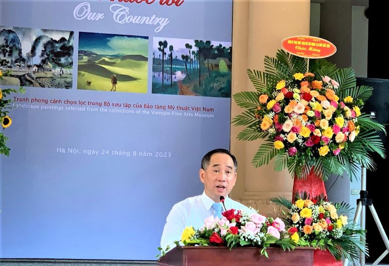 Le directeur du Musée des Beaux-arts du Vietnam, Nguyên Anh Minh, prend la parole lors de l'événement. Photo : Linh Vi.