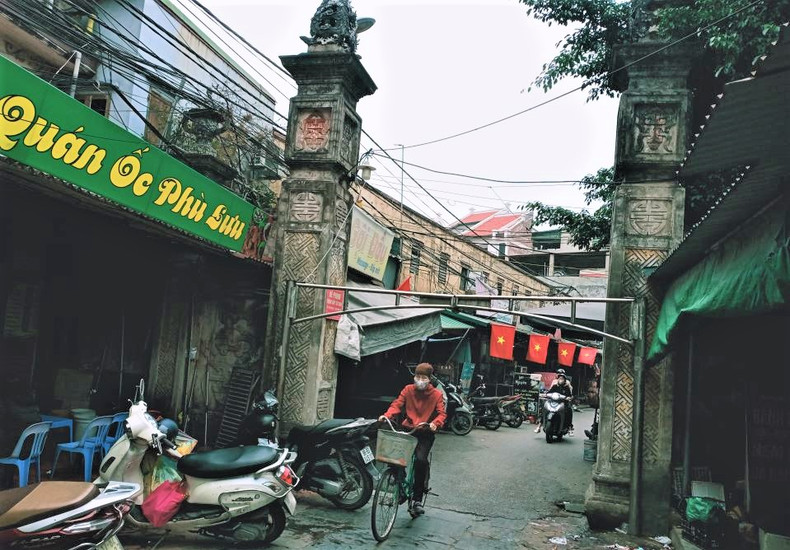 L'ancienne porte d’entrée du marché a plus de 100 ans d’histoire. Photo : Minh Minh/NDEL. L'ancienne porte d’entrée du marché a plus de 100 ans d’histoire. Photo : Minh Minh/NDEL.