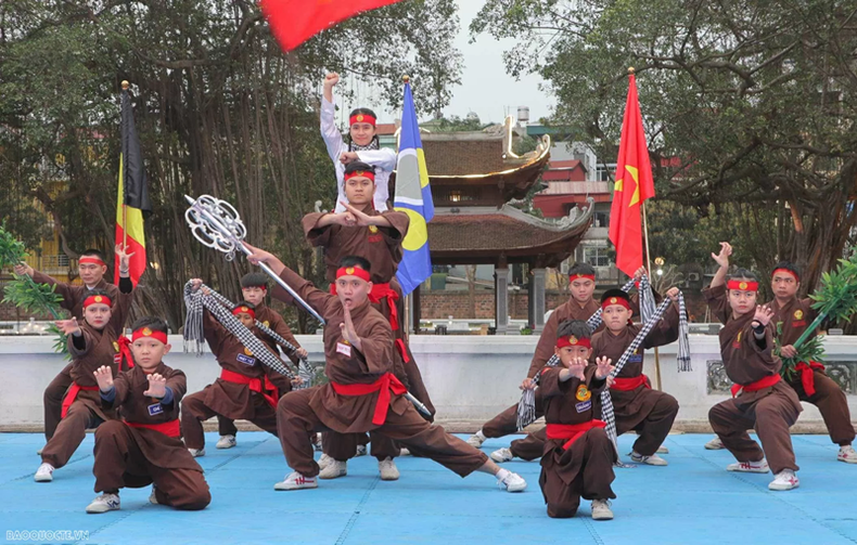 La performance des pratiquants de la Fédération des Arts martiaux de Hanoï. Photo : Baoquocte. La performance des pratiquants de la Fédération des Arts martiaux de Hanoï. Photo : Baoquocte.