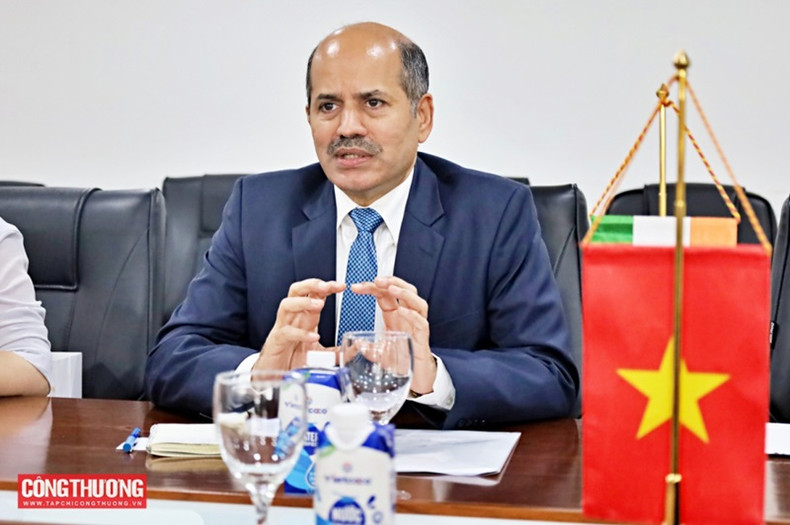 L’ambassadeur Sandeep Arya s’engage à apporter un soutien actif et opportun afin que le Vietnam devienne officiellement membre de l’ISA dans les plus brefs délais. Photo : Tapchicongthuong. L’ambassadeur Sandeep Arya s’engage à apporter un soutien actif et opportun afin que le Vietnam devienne officiellement membre de l’ISA dans les plus brefs délais. Photo : Tapchicongthuong.