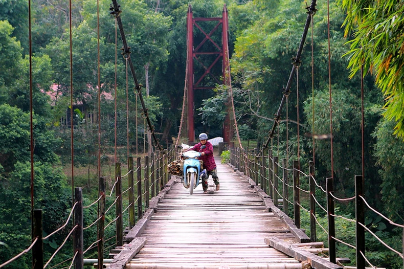 Plusieurs ponts suspendus connaissent une dégradation préoccupante, menaçant la sécurité des usagers. Photo: PLO. Plusieurs ponts suspendus connaissent une dégradation préoccupante, menaçant la sécurité des usagers. Photo: PLO.