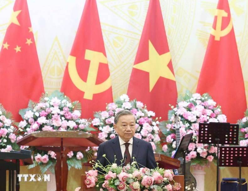Le secrétaire général du Parti communiste du Vietnam (PCV) Tô Lâm s’exprime lors du banquet. Photo : VNA. Le secrétaire général du Parti communiste du Vietnam (PCV) Tô Lâm s’exprime lors du banquet. Photo : VNA.