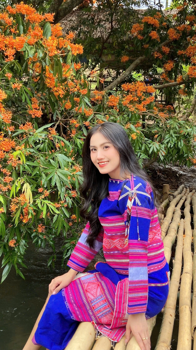 Une belle visiteuse au bord du ruisseau Ta Ma. Photo : VOV.