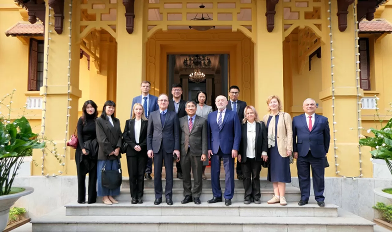 Les délégués vietnamiens et russes. Photo : Baoquocte.