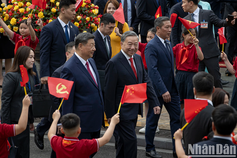 Le secrétaire général du PCV, Tô Lâm et le secrétaire général du PCC et président chinois, Xi Jinping au Palais présidentiel. Photo : NDEL. Le secrétaire général du PCV, Tô Lâm et le secrétaire général du PCC et président chinois, Xi Jinping au Palais présidentiel. Photo : NDEL.