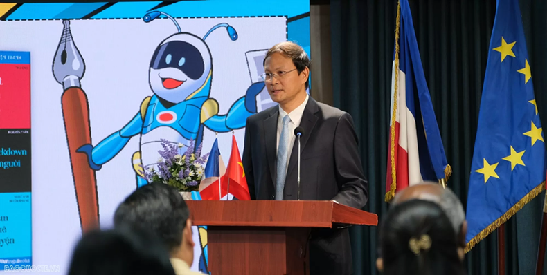 Le directeur des Éditions Kim Dong, Bui Tuan Nghia s'exprime lors de l'événement. Photo : Baoquocte. Le directeur des Éditions Kim Dong, Bui Tuan Nghia s'exprime lors de l'événement. Photo : Baoquocte.