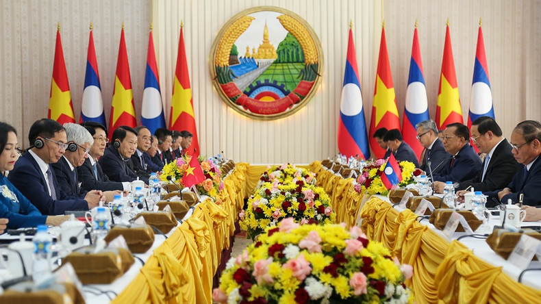 Entrevue entre le président vietnamien Luong Cuong et le Premier ministre lao Sonexay Siphandone, à Vientiane, le 25 avril. Photo : NDEL.