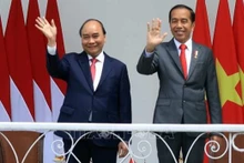 Le président vietnamien, Nguyên Xuân Phuc (à gauche) et son homologue indonésien, Joko Widodo. Photo : VNA.