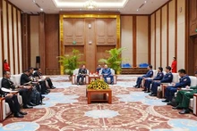 Rencontre avec la délégation de l’Agence de la sécurité maritime de la République d'Indonésie (BAKAMLA). Photo: baotintuc.vn