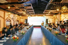 Une vue générale de la séance de travail. Photo: Union des jeunes du Vietnam