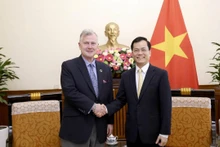 Le vice-ministre vietnamien des Affaires étrangères, Hà Kim Ngoc (à droite), et le directeur régional du Fonds des Nations Unies pour la population (UNFPA) pour l’Asie-Pacifique, Bjorn Andersson. Photo: baoquocte