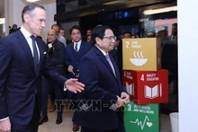 Le Premier ministre Pham Minh Chinh visite la Bourse de Luxembourg (LuxSE). Photo : VNA.