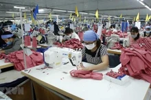 Une chaîne de production de chaussures pour l'exportation. Photo: VNA