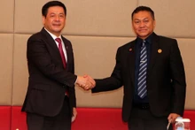 Le ministre vietnamien de l'Industrie et du Commerce, Nguyên Hông Diên, et le ministre du Tourisme, du Commerce et de l'Industrie du Timor Leste, José Lucas Da Silva. Photo : VOV.