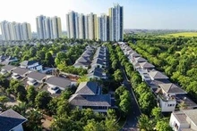 Le quartier urbain Ecopark est noyé dans la verdure. Photo : VNA.