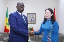 La vice-présidente de la République Vo Thi Anh Xuân (droite) et le président sénégalais, Macky Sall. Photo : VNA.