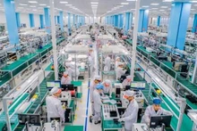 Une usine de smartphones au Vietnam. Photo: VNA