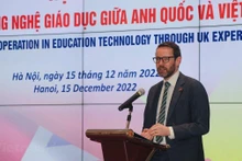 L’ambassadeur du Royaume-Uni au Vietnam, Iain Flew, prend la parole. Photo: VNA