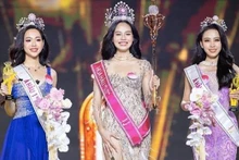 La Miss Vietnam 2022 Huynh Thi Thanh Thuy (milieu). Photo: VNA