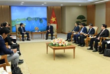 Le Premier ministre vietnamien, Pham Minh Chinh (à droite), et Hayashi Nobumitsu, gouverneur de la Banque japonaise pour la coopération internationale, en visite de travail au Vietnam. Photo : Tran Hai/NDEL.