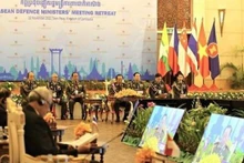 La réunion à huis clos des ministres de la Défense de l’ASEAN (ADMM Retreat) à Siem Reap, le 22 novembre. Photo : VNA.