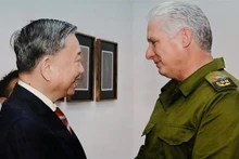 Le général Tô Lâm (à gauche), ministre vietnamien de la Sécurité publique, et premier secrétaire du Parti communiste et président de Cuba Miguel Mario Díaz-Canel Bermúdez. Photo: Ministère de la Sécurité publique du Vietnam