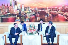 Entrevue entre le secrétaire du Comité du Parti de Hô Chi Minh-Ville, Nguyen Van Nen, et le secrétaire du Comité du Parti de Shanghai, Chen Jining. Photo: VNA