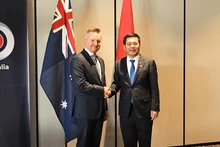 Le ministre vietnamien de l’Industrie et du Commerce Nguyên Hông Diên, et le ministre australien du Changement climatique et de l’Énergie, Chris Bowen. Photo : congthuong.