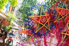 Hanoï : les jouets traditionnels de la Fête de la mi-automne inondent la rue Hàng Ma