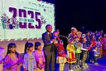 Lors du programme célébrant le Nouvel An lunaire à Rennes. Photo : VNA. 