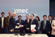Signature du protocole d’accord de coopération etre le NIC et l'IMEC. Photo : VNA.