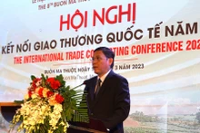 Le vice-président permanent du Comité populaire de la province de Dak Lak, Nguyên Tuân Hà, lors de la conférence. Photo : baodaklak.