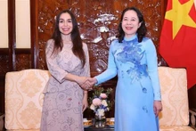 La vice-présidente Vo Thi Anh Xuan (droite) reçoit Leyla Aliyeva, vice-présidente de la Fondation Heydar Aliyev (Azerbaïdjan), en visite de travail au Vietnam. Photo : VNA 