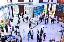 Dans le Service des transactions boursières de Hô Chi Minh-Ville (HoSE). Les sociétés de valeurs mobilières prévoient une hausse du marché boursier vietnamien en 2025. Photo : NDEL. 